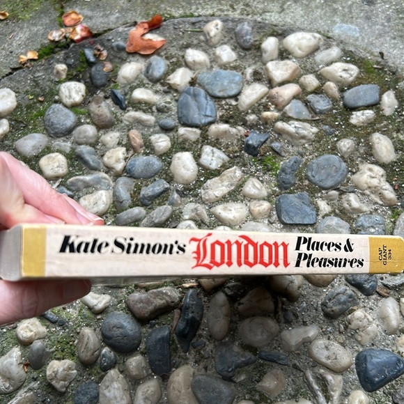 Vintage “London: Places & Pleasures" An Uncommon Guidebook Travel Book 1971 - Picture 3 of 8